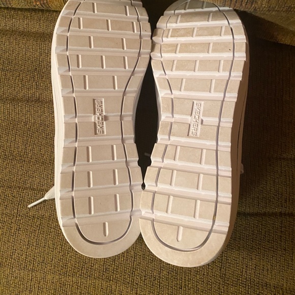 ❣️EUC- WHITE & NAVY STREET CLEATS 2  SNEAKERS - Picture 9 of 12